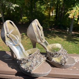 Adrianna Papell silver bling 5”heels NWOT Gorgeous shoes great for evening out